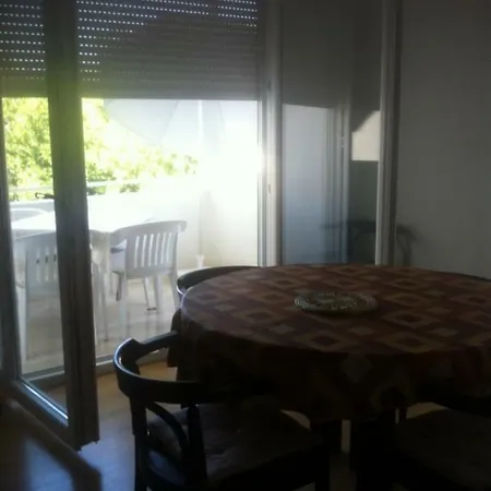 Apartmani Suzy Podgora (Split-Dalmatia)